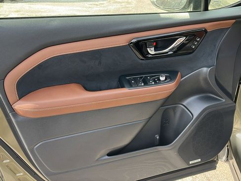 Certified 2025 Subaru Forester Touring image 10