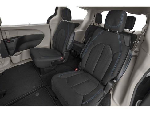 Used 2021 Chrysler Pacifica Touring-L w/ Uconnect Theater Family Group AWD/4WD image 95