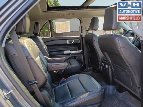 Used 2022 Ford Explorer XLT w/ Equipment Group 202A AWD/4WD image 22