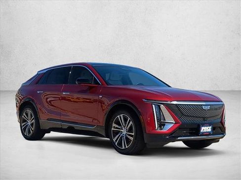 Used 2024 Cadillac Lyriq Luxury w/ LPO, Floor Liner Package RWD image 3