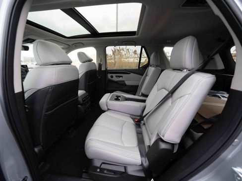 New 2025 Honda Pilot Touring image 23