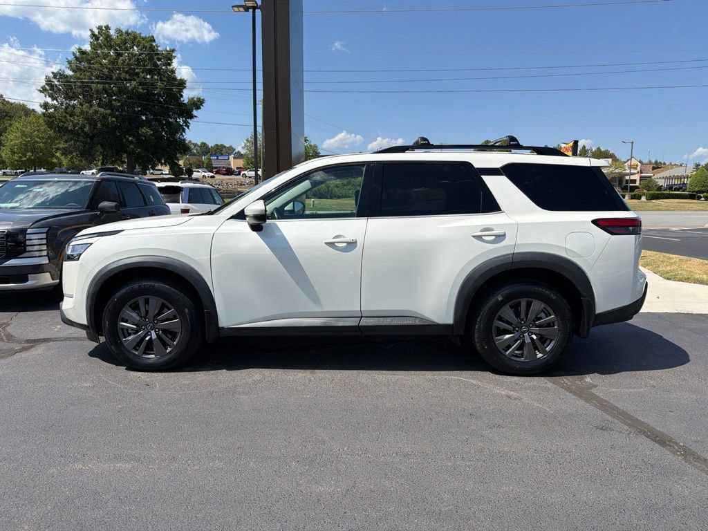 Used 2022 Nissan Pathfinder SV FWD image 5