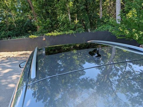 Certified 2025 Volkswagen Tiguan SE w/ Panoramic Sunroof Package AWD/4WD image 22