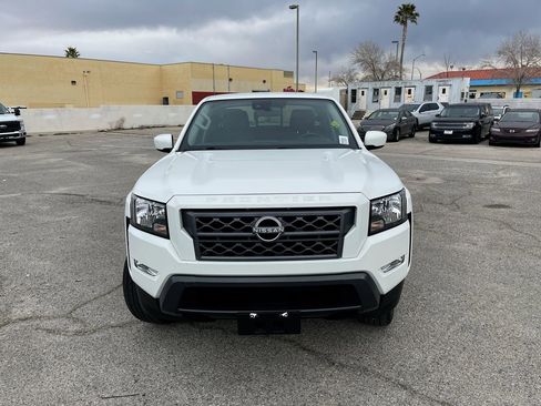 Used 2024 Nissan Frontier SV w/ SV Convenience Package image 2