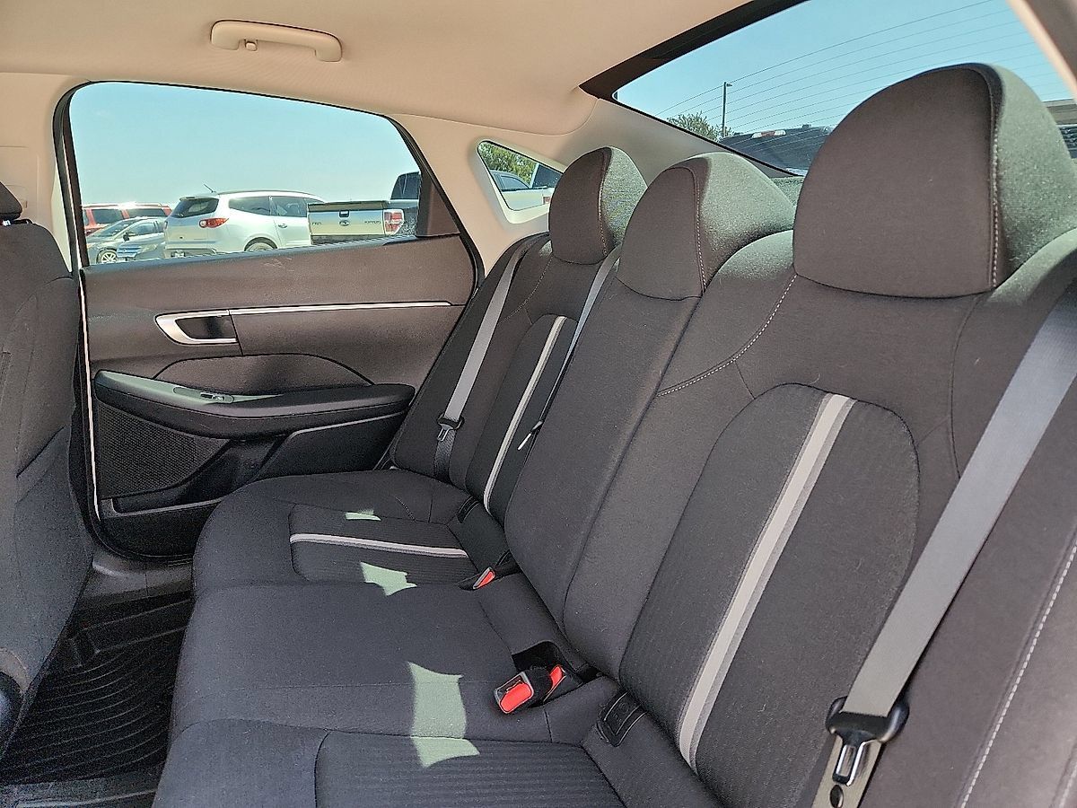 Used 2025 Hyundai Sonata SE FWD image 6