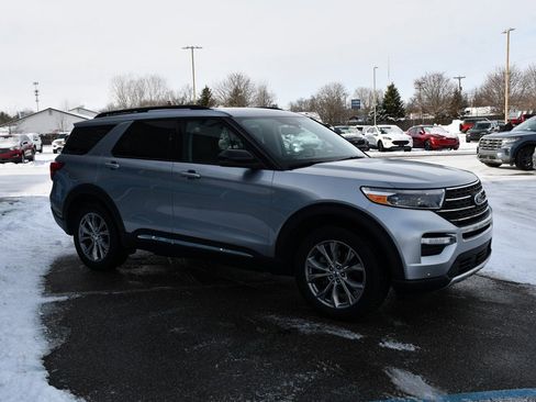 Used 2023 Ford Explorer XLT w/ Equipment Group 202A image 8