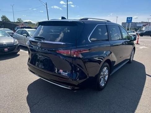 Used 2024 Toyota Sienna Platinum image 7