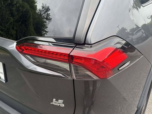 Certified 2021 Toyota RAV4 LE AWD/4WD image 7