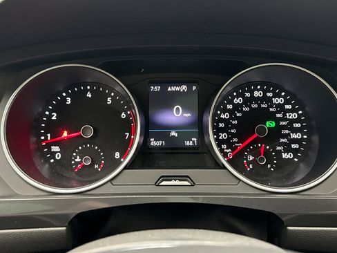 Used 2021 Volkswagen Tiguan SE w/ Panoramic Sunroof Package image 13