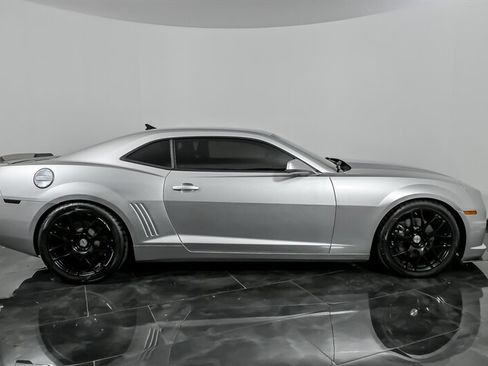 Used 2010 Chevrolet Camaro SS w/ RS Package RWD image 10