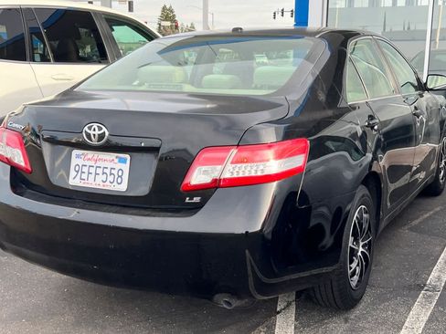 Used 2011 Toyota Camry LE image 2