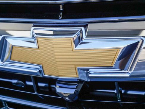 New 2026 Chevrolet Suburban LS image 4