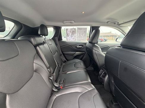 Used 2019 Jeep Cherokee Limited w/ Luxury Group AWD/4WD image 16