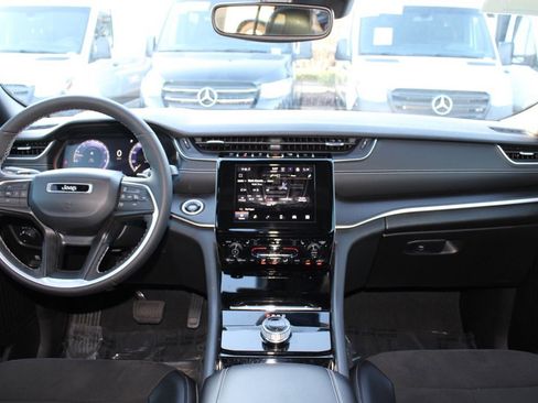 Used 2023 Jeep Grand Cherokee Altitude image 30