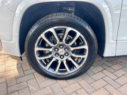 Used 2021 GMC Acadia Denali w/ Denali Technology Package image 10