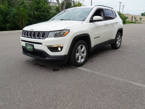 Used 2019 Jeep Compass Latitude AWD/4WD image 4