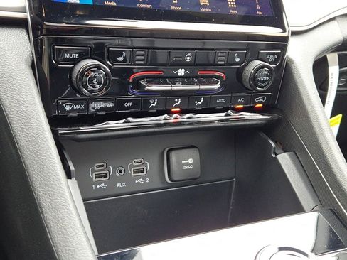 New 2025 Jeep Grand Cherokee Limited w/ Black Appearance Package image 29