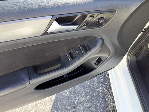 Used 2016 Volkswagen Jetta Sport image 13