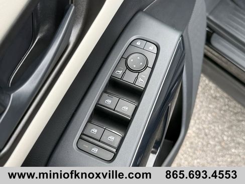 Used 2024 Nissan Pathfinder SV FWD image 13