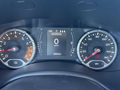 Used 2019 Jeep Renegade Latitude w/ Popular Equipment Group AWD/4WD image 26