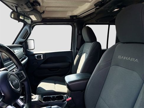 Used 2018 Jeep Wrangler Unlimited Sahara image 21