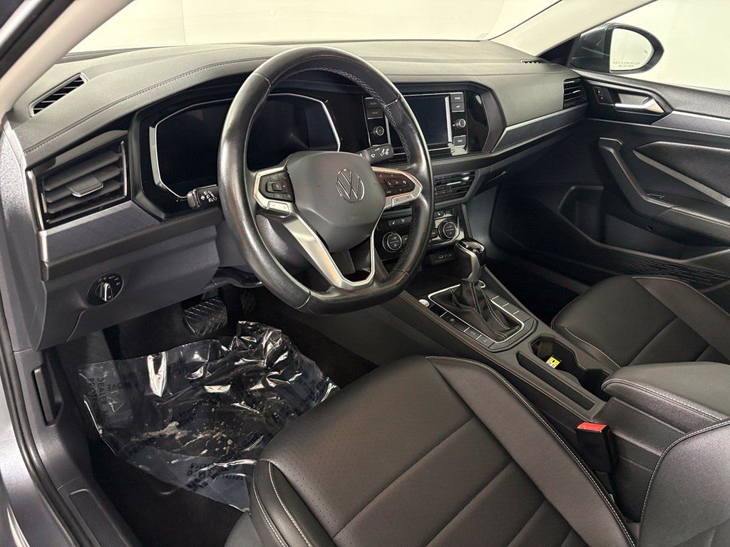 Used 2024 Volkswagen Jetta SE FWD image 16