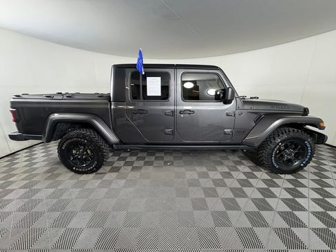 Used 2024 Jeep Gladiator Sport image 8