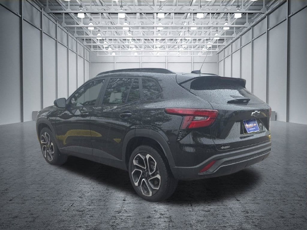 Certified 2025 Chevrolet Trax RS w/ Sunroof Package FWD image 4