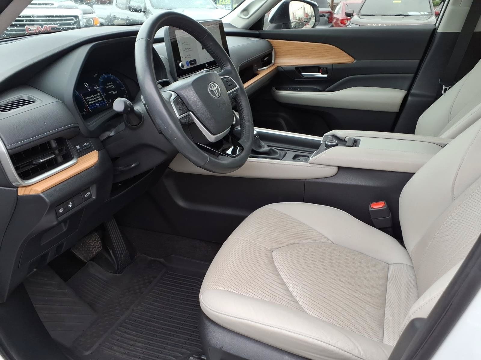 Used 2024 Toyota Grand Highlander AWD image 12