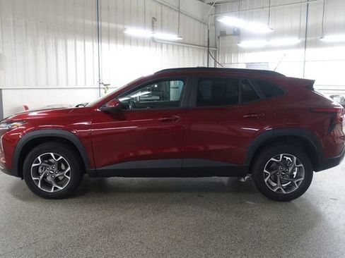 Used 2025 Chevrolet Trax LT image 4