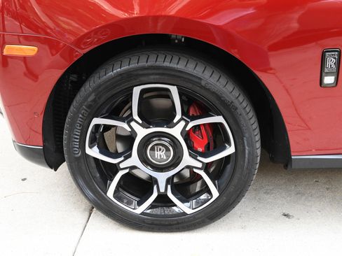 Used 2021 Rolls-Royce Cullinan Black Badge image 23