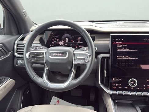 Used 2026 GMC Acadia Elevation w/ Elevation Premium Package FWD image 12