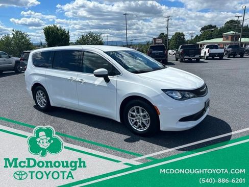 Used 2023 Chrysler Voyager LX FWD image 5