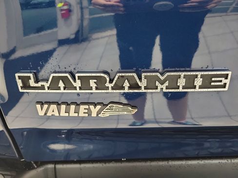 Used 2023 RAM 1500 Laramie AWD/4WD image 14