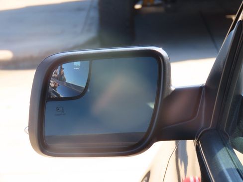 Used 2017 Ford Explorer Limited image 19