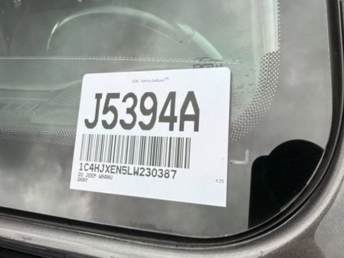 Used 2020 Jeep Wrangler Unlimited Sahara image 32