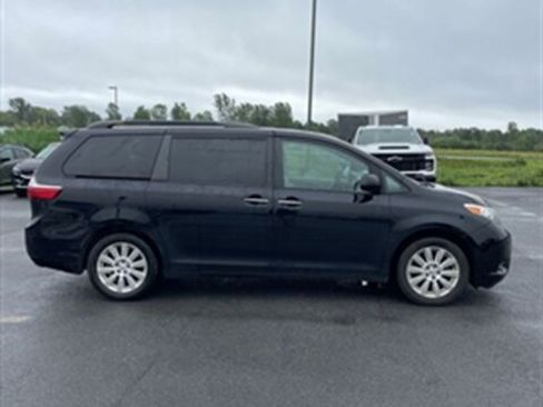 Used 2015 Toyota Sienna XLE w/ XLE Navigation Package AWD/4WD image 10