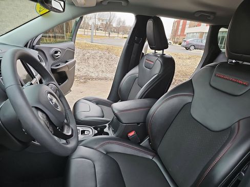 Used 2022 Jeep Cherokee Trailhawk w/ Comfort/Convenience Group image 16