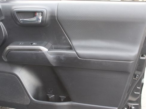 Used 2021 Toyota Tacoma TRD Off-Road image 30