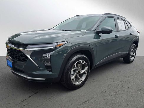 Used 2025 Chevrolet Trax LT image 7