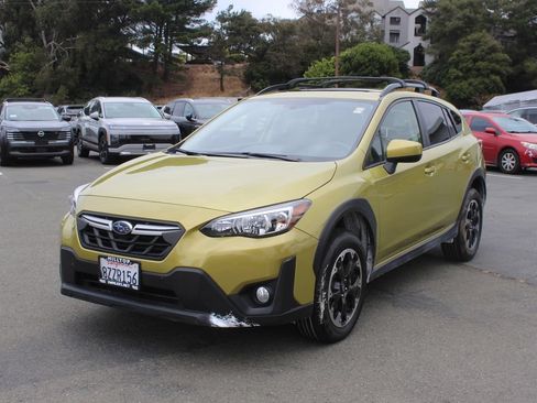 Used 2021 Subaru Crosstrek 2.0i Premium w/ Moonroof Package AWD/4WD image 3