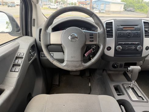 Used 2009 Nissan Frontier SE w/ SE Value Truck Pkg AWD/4WD image 18
