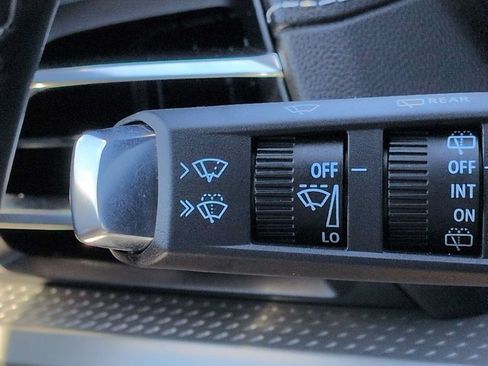 Used 2025 Chevrolet Traverse LT AWD/4WD image 26