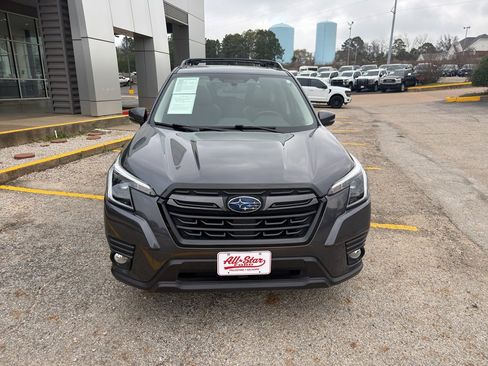 Used 2022 Subaru Forester Limited image 2