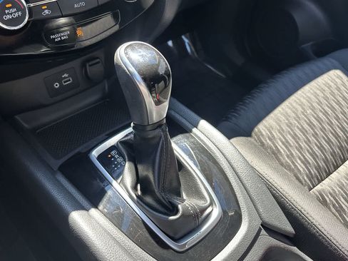 Used 2019 Nissan Rogue SV FWD image 25