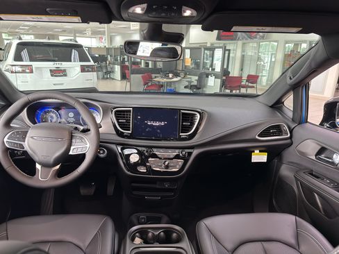 New 2027 Chrysler Pacifica Select FWD image 28