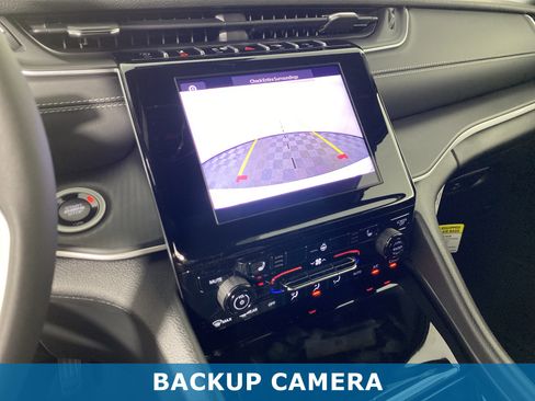 New 2025 Jeep Grand Cherokee Laredo w/ Luxury Tech Group I image 3