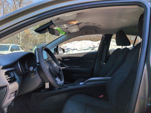 Used 2021 Toyota C-HR LE FWD image 12
