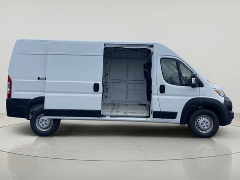 Used 2025 RAM ProMaster 2500 w/ Convenience Group FWD image 2