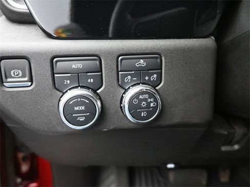 Used 2023 GMC Sierra 1500 Elevation image 33